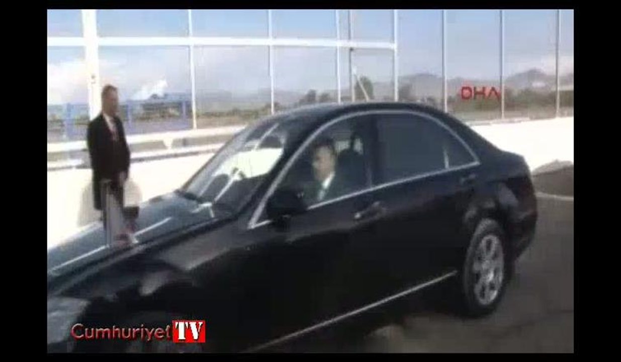 um Yönetimi Lideri Nikos Anastasiadis toplantıyı terk etti