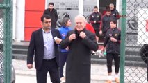 Mustafa Denizli, Ilk Antrenmana Çıktı