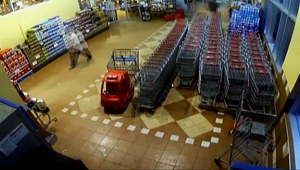 Des caméras de surveillance filment entièrement une tentative d’assassinat. Incroyable !