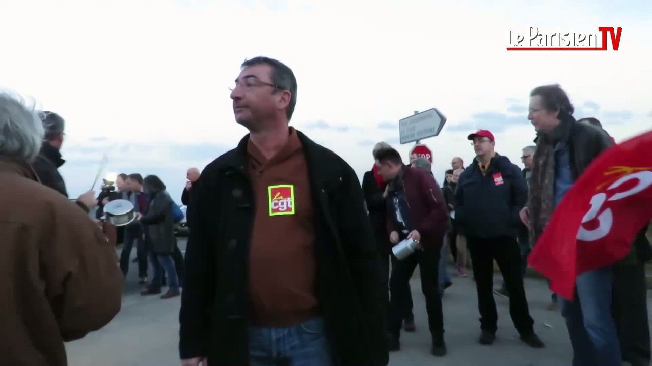 Manifestation au meeting de François Fillon à Margny-lès-Compiègne