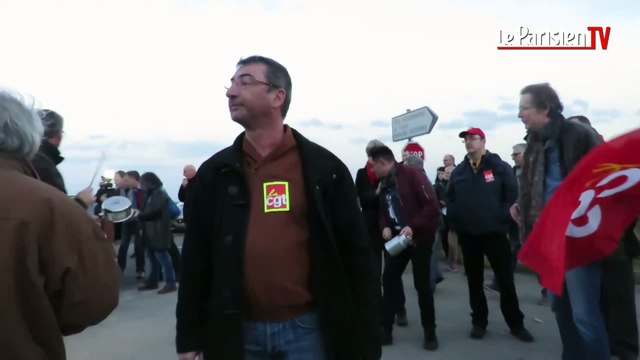 Manifestation au meeting de François Fillon à Margny-lès-Compiègne