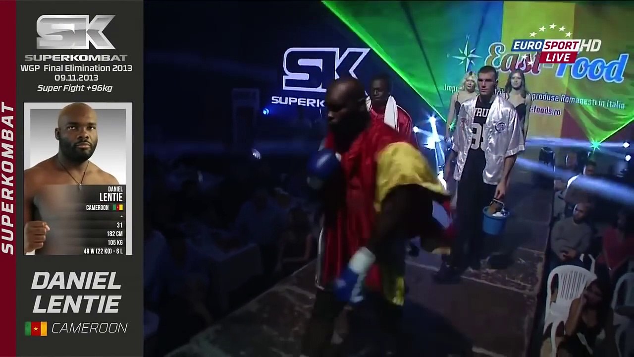 ”A măturat pe jos cu el” Moroșanu A FĂCUT RAVAGII în RINGUL DE BOX cu NEGRUL ĂSTA musculos! Meciul ăsta a scris ISTORIA