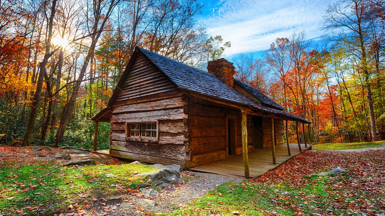 28 Small Towns Across America With Beautiful Fall Foliage