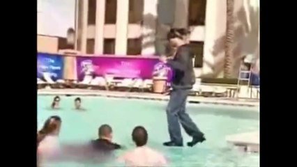 Luar biasa !! 5 orang bisa berjalan di atas air, Benarkah...?