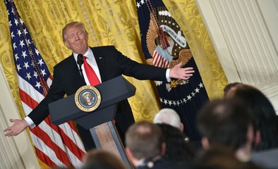 Quand Trump donne une conférence à la presse, mais pour dire tout le mal qu'il en pense
