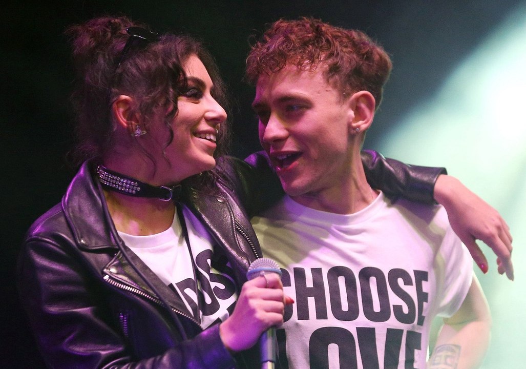 Bands 4 Refugees - Gimme Shelter [The Rolling Stones Cover] (Live at VO5 NME Awards 2017)