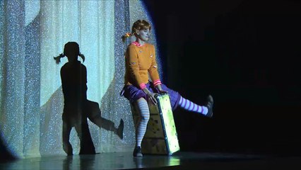 مسرح للصم بموسكو يقدم عروضه بلغة الإشارة