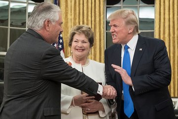 Someone made an animation of Donald Trump's infamous handshake and it's amazing