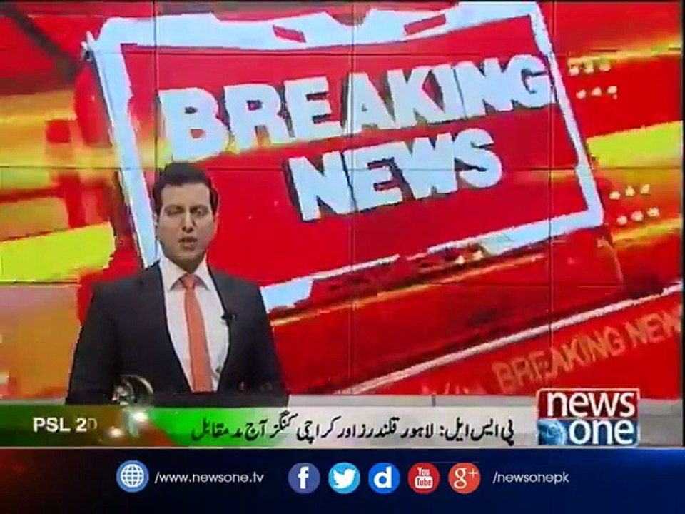 Young kids greet and stop Imran Khan For Selfie