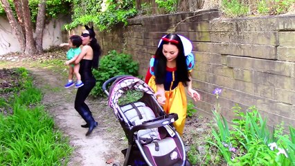 Spiderman in Jail: Spiderman Kidnaps Snow Whites baby?!? Spiderman arrested superheroes I
