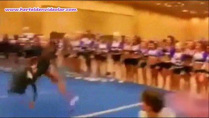 İçine yay kaçan kız