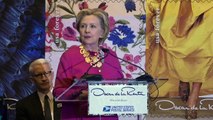 Clinton rinde homenaje Oscar de la Renta como inmigrante