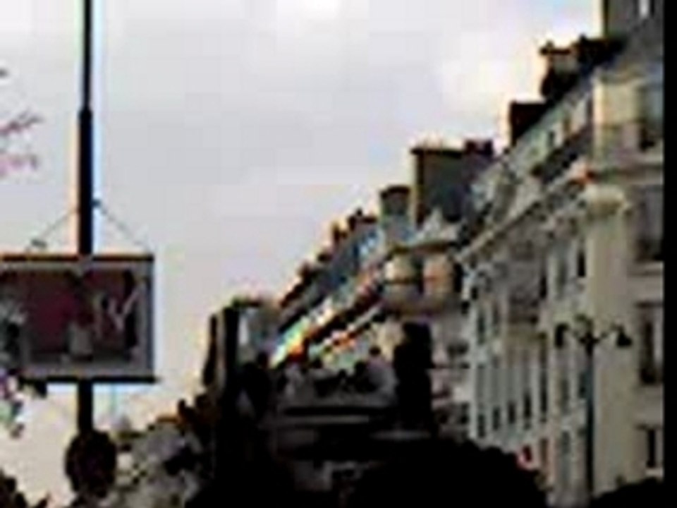 rue st antoine derière le char fg