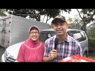 Mike Lucock memberi surprise untuk sahabatnya