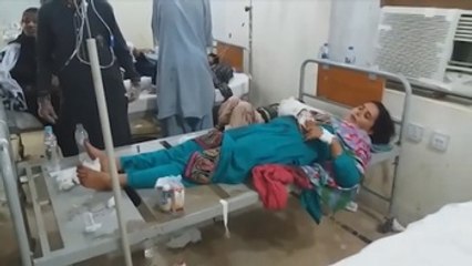 Aumentan a 76 los muertos en el atentado en un templo sufí de Pakistán