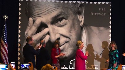 Hillary Clinton rend hommage à "l'immigré" Oscar de la Renta
