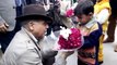 CM Punjab Shahbaz Sharif Speaking In Saraiki With Kids While Giving Them Bouquet Of Flowers