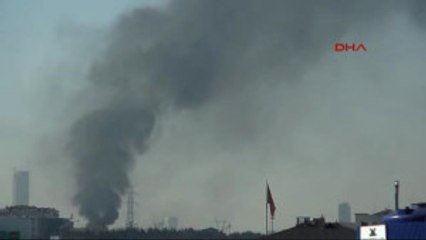 Ataşehir'de Alev Alev Yanan Bina Mahalleliyi Sokağa Döktü