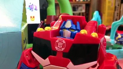 Video herunterladen: Transformers Toys Rescue Bots Happy Meal Optimus Prime Bumble Bee Boulder