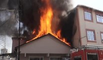 Ataşehirde alev alev yanan bina vatandaşları sokağa döktü