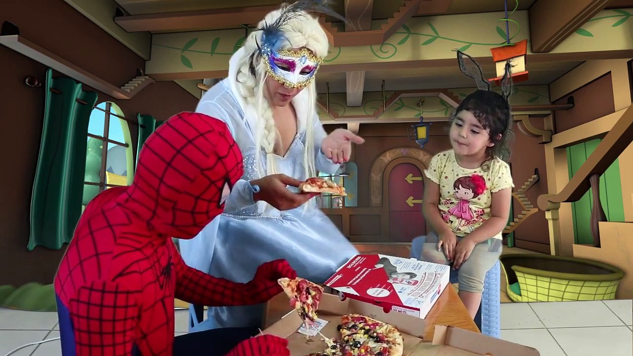Frozen Elsa Spiderman Pizza Yiyorlar - Örümcek Adam Çizgi Film