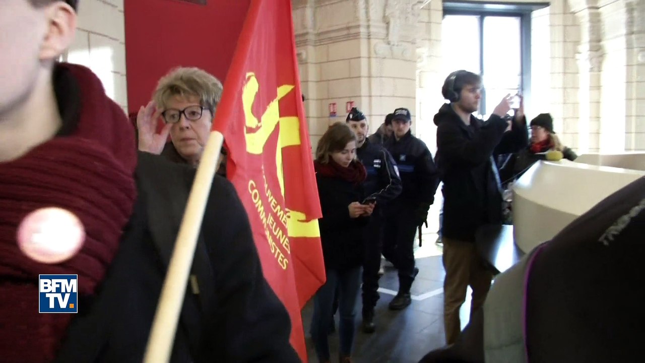 Casseroles, porte dérobée et visite fermée à la presse: la visite chahutée de Fillon à Tourcoing