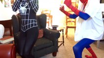 Spiderman Médico y Congelado Elsa Rosa Con Spidergirl vs Joker Divertida Película de Superhéroes en Real de L