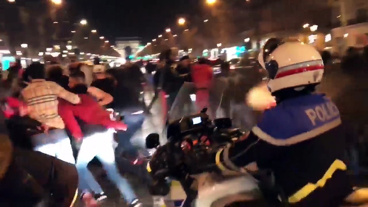 PSG-Barça : Quand la Police gaze les supporters parisiens !