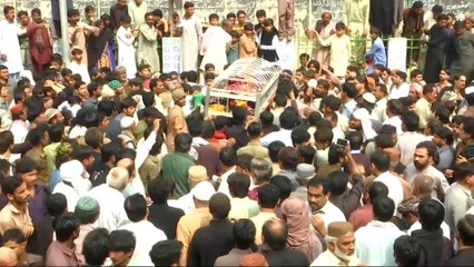 Pakistan: Funerals begin for victims of shrine blast