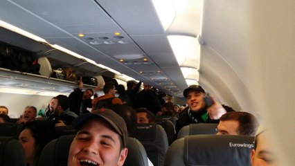 Chants des supporters de l'ASSE dans l'avion