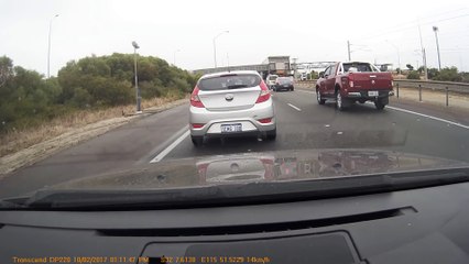 Il se fait rentrer dedans par un chauffard qui tente de prendre la fuite