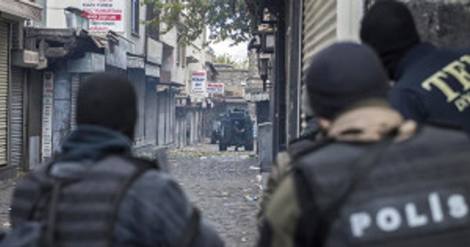 Nusaybin'de Güvenlik Güçleri ile Teröristler Arasında Çatışma: 1 Polis ve 1 Asker Yaralı