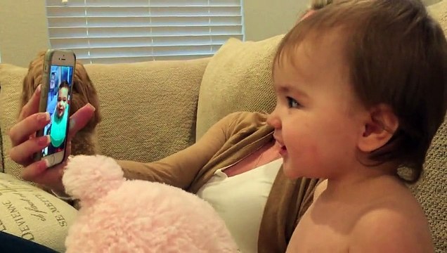 Ce que ces deux bébés font sur Facetime va vous choquer !