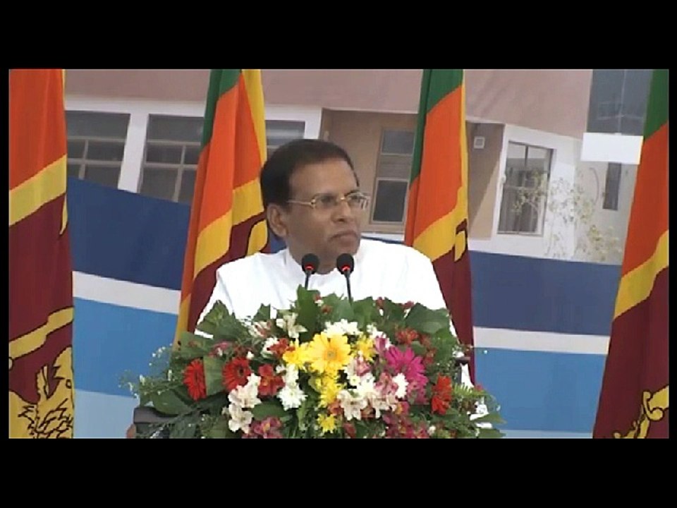 හිටපු අගවිනිසුරු මොහාන් පීරිස් මෛත්‍රී ජනපති ලග නැමුනු නැමිල්ල