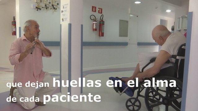 Acordes y melodías apaciguan dolores de pacientes de cuidados paliativos en Brasil