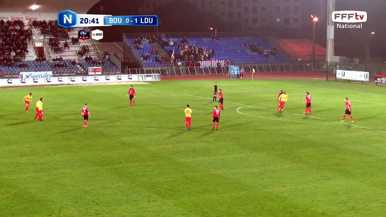 Quel coup franc et quelle frappe qui passe juste au dessus du cadre !