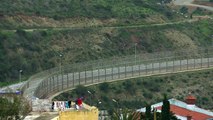 Maroc/Espagne: près de 500 migrants forcent la frontière