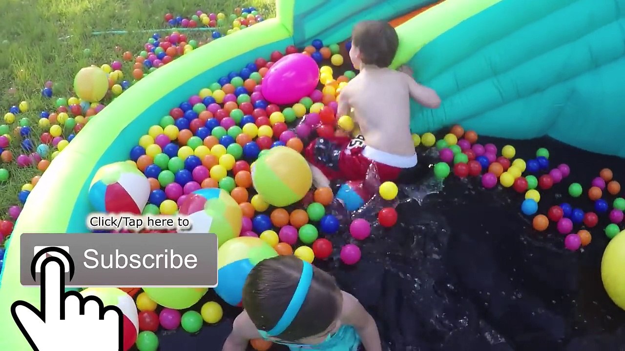 BRUTO LIMO BAFF Enorme Huevo Sorpresa de los Juguetes de la Caza en el Gigante Inflable de la Diapositiva de Agua Congelada Elsa Una