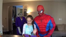 Nuevo Spiderman vs Venom en la Vida Real Congelado Elsa guarda Secuestrado Spiderman Superhéroes