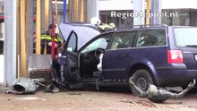 Automobilist ramt stambeeld gevel Schouwburg Meppel