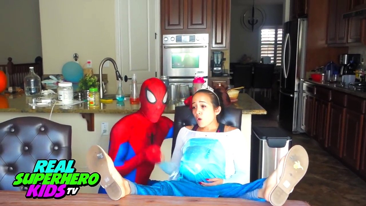 PREGNANT FROZEN ELSA VS SPIDERMAN DELIVERS TRIPLETS w/ Pink SpiderGirl & BABY ALIVE Funny