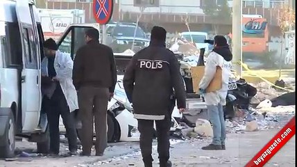 Patlamanın zarar verdiği binalara Türk bayrağı