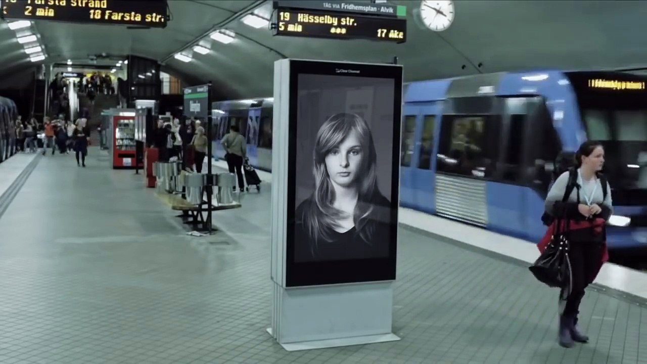 À 14 ans, sa vie ne sera jamais normale. Un terrible secret se cache derrière cette publicité.