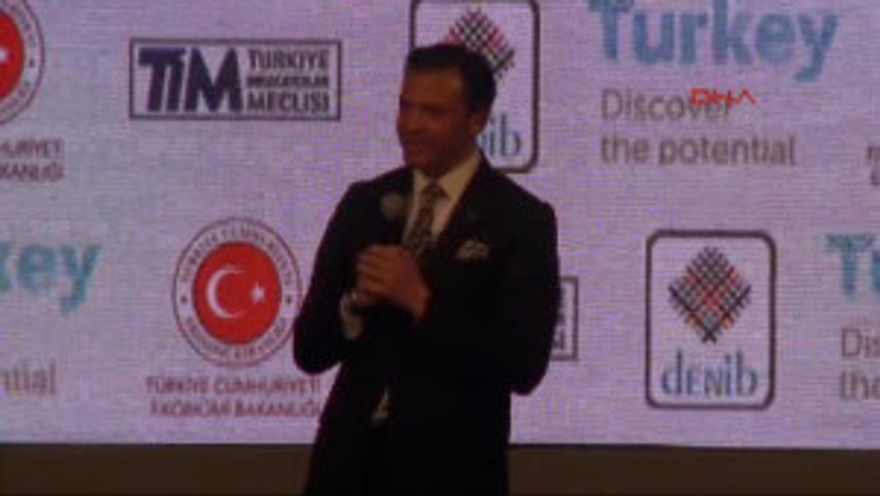 Denizli'de Ünlü Mankenler Finale Kalan Giysileri Tanıttı