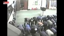 بالفيديو.. لص يسرق متعلقات مصلى بمسجد فى دمياط