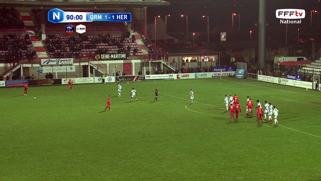 Coup franc encore une fois directement dans les bras du gardien