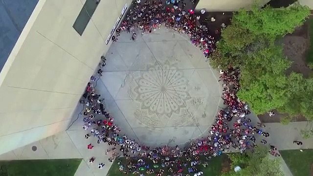 On the sidewalk there seemed to be nothing. Shortly after it happens something amazing!