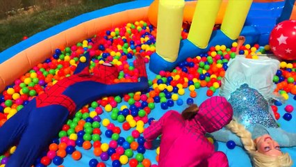 SPIDERMAN RAINBOW POO COLORS w/ Ball Pit Show Frozen Elsa & Pink Spidergirl - Superheroes
