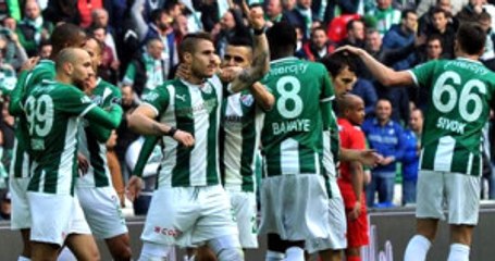 Bursaspor Yönetimi, Deniz Yılmaz ve Sercan Yıldırım'ı Kadro Dışı Bıraktı