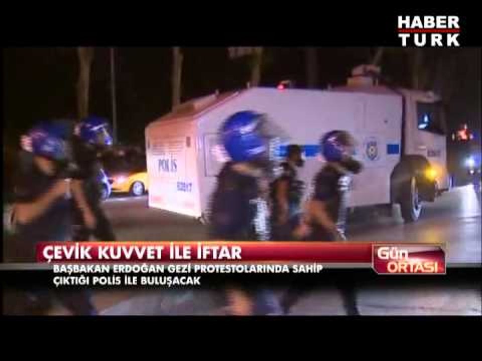 Başbakan Erdoğan iftarda Çevik Kuvvet'le
